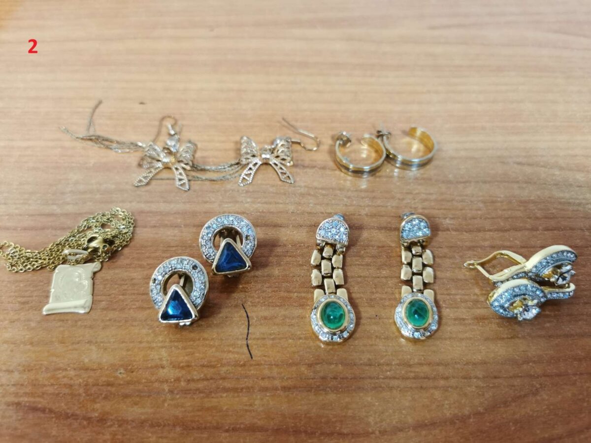 Θήβα: Κουκουλοφόροι εισέβαλαν σε σπίτι και άρπαξαν χρήματα και κοσμήματα αξίας άνω των 150.000 ευρώ