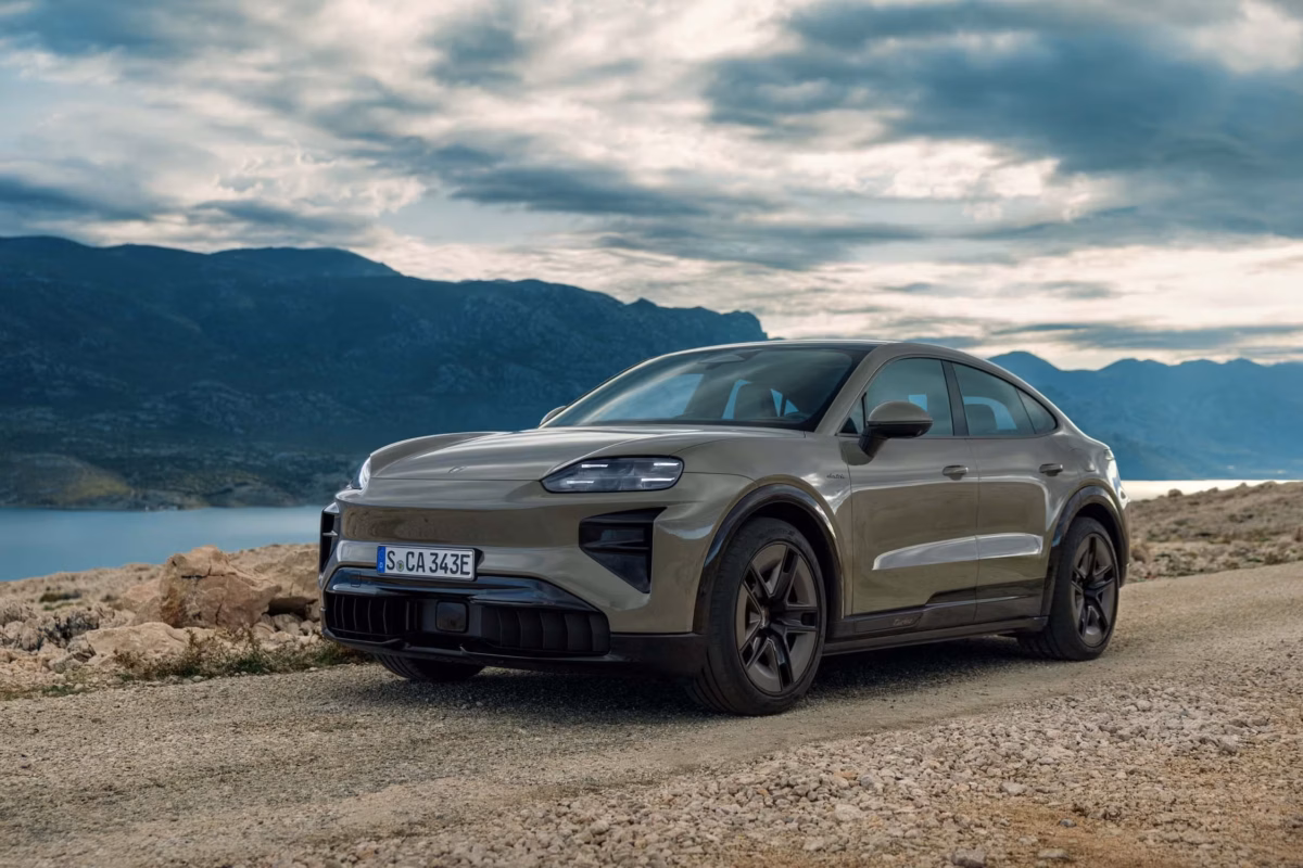 Η Porsche κάνει το SUV… supercar: Νέα Cayenne χωρίς βενζίνη και με επιδόσεις που σοκάρουν
