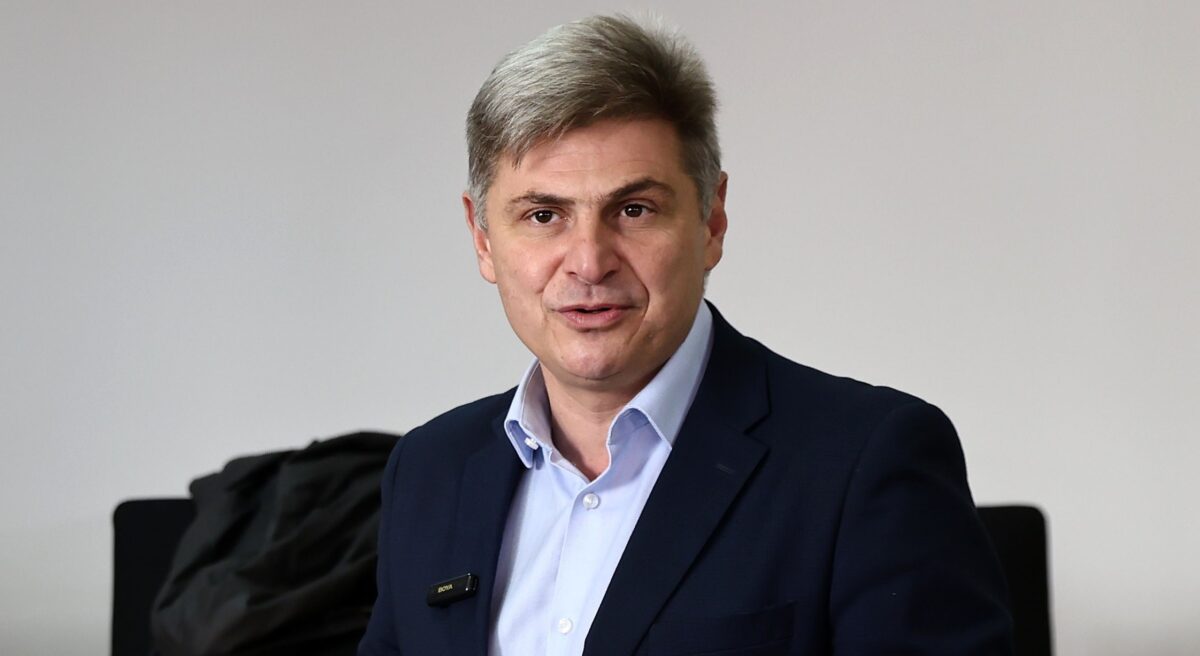 Πιο κοντά ο Φαραντούρης στο ΠΑΣΟΚ