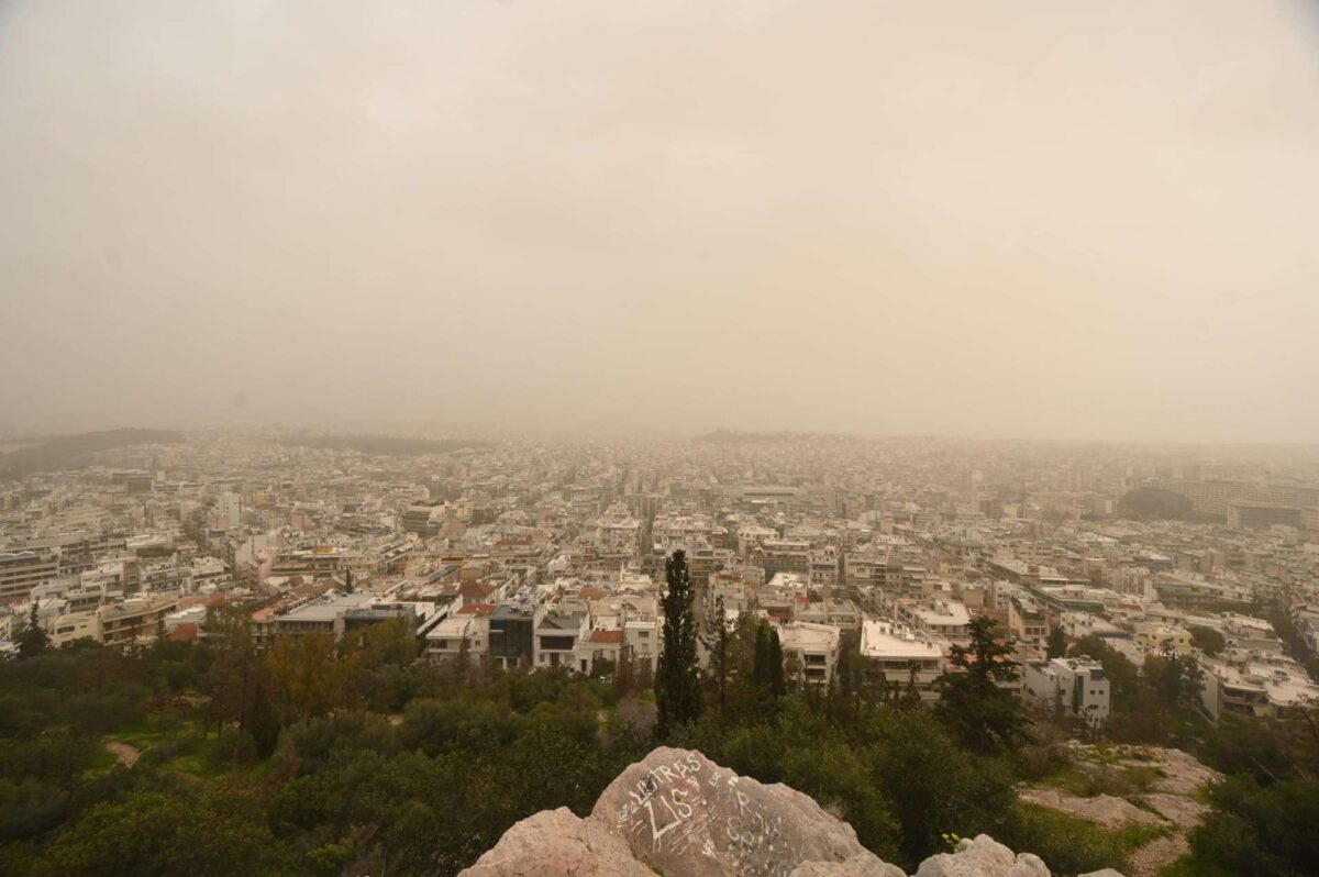 Καιρός: Τελευταία μέρα με συννεφιά και βροχές – Από αύριο άνοιξη με ήλιο και άνοδο της θερμοκρασίας