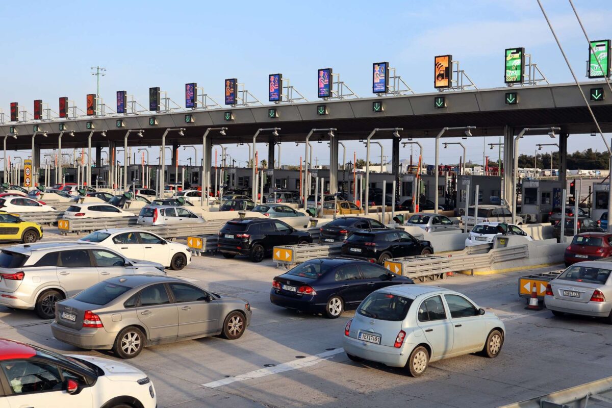 Σε εξέλιξη η επιστροφή των εκδρομέων του Πάσχα: Αυξημένη κίνηση στα διόδια Ελευσίνας – Ουρές χιλιομέτρων και στα Μάλγαρα