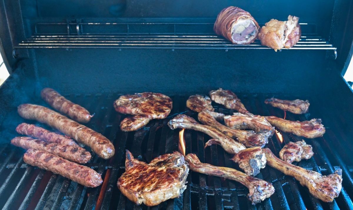 Πάσχα: Τι να προσέξετε σε αρνί, κοκορέτσι και αυγά – Ο πλήρης οδηγός από τον ΕΦΕΤ