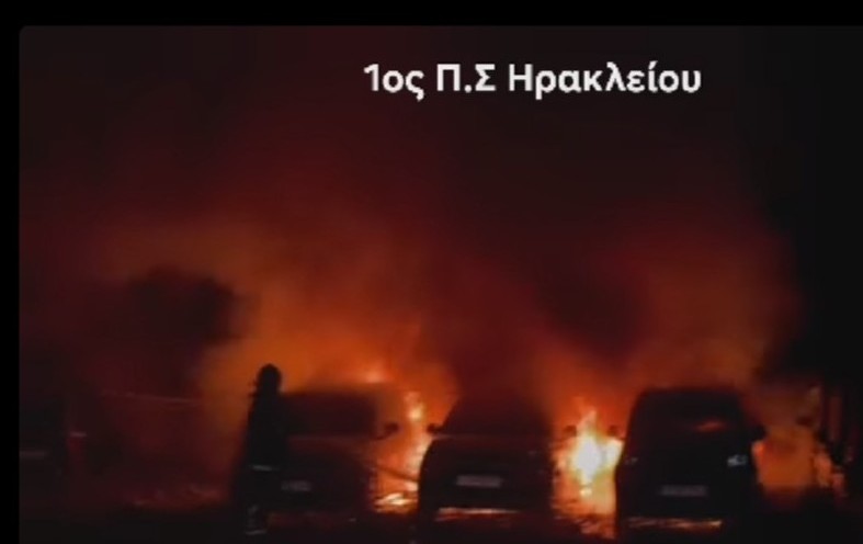 Κρήτη: Συναγερμός στην Πυροσβεστική στο Ηράκλειο – Φωτιά σε χώρο στάθμευσης ενοικιαζόμενων αυτοκινήτων