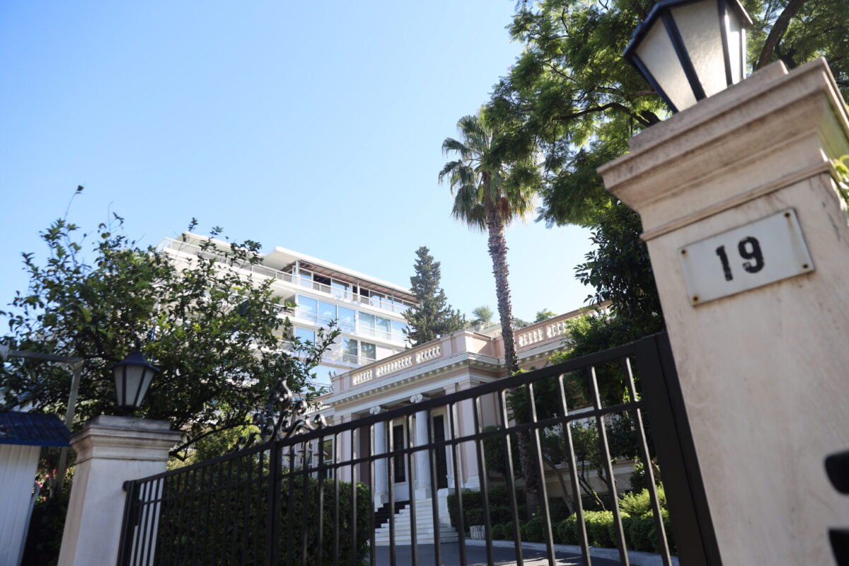 Σκιές και υπαινιγμοί για “διαρροές” στο Μέγαρο Μαξίμου