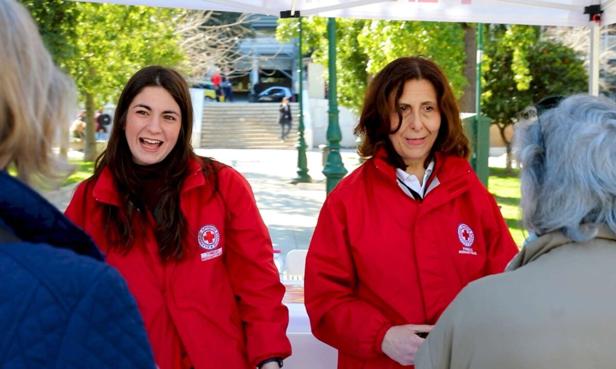 «Νταντάδες της Γειτονιάς» – Δωρεάν εκπαίδευση πρώτων βοηθειών για βρέφη και νήπια από τον Ερυθρό Σταυρό