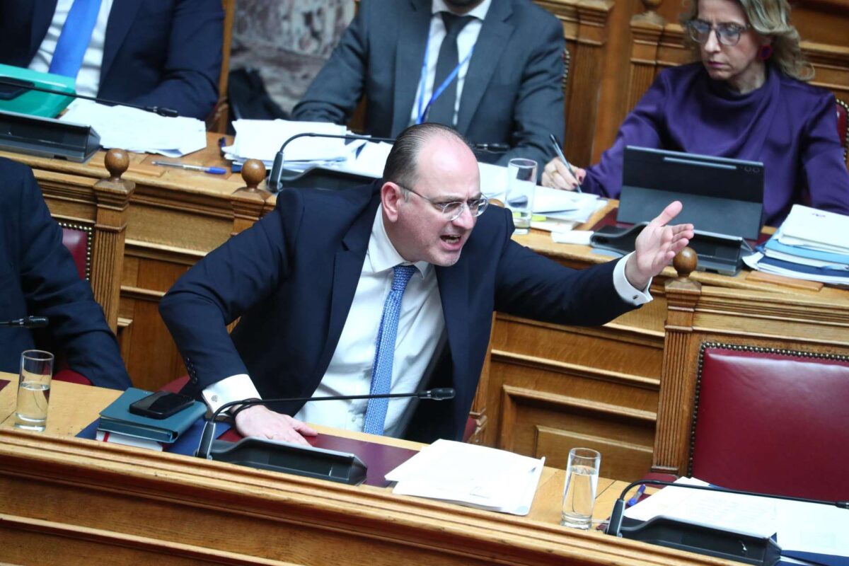 Έντονη αντιπαράθεση Λαζαρίδη – Πολάκη στη Βουλή κατά την παρουσίαση των έκτακτων μέτρων για τον αφθώδη πυρετό