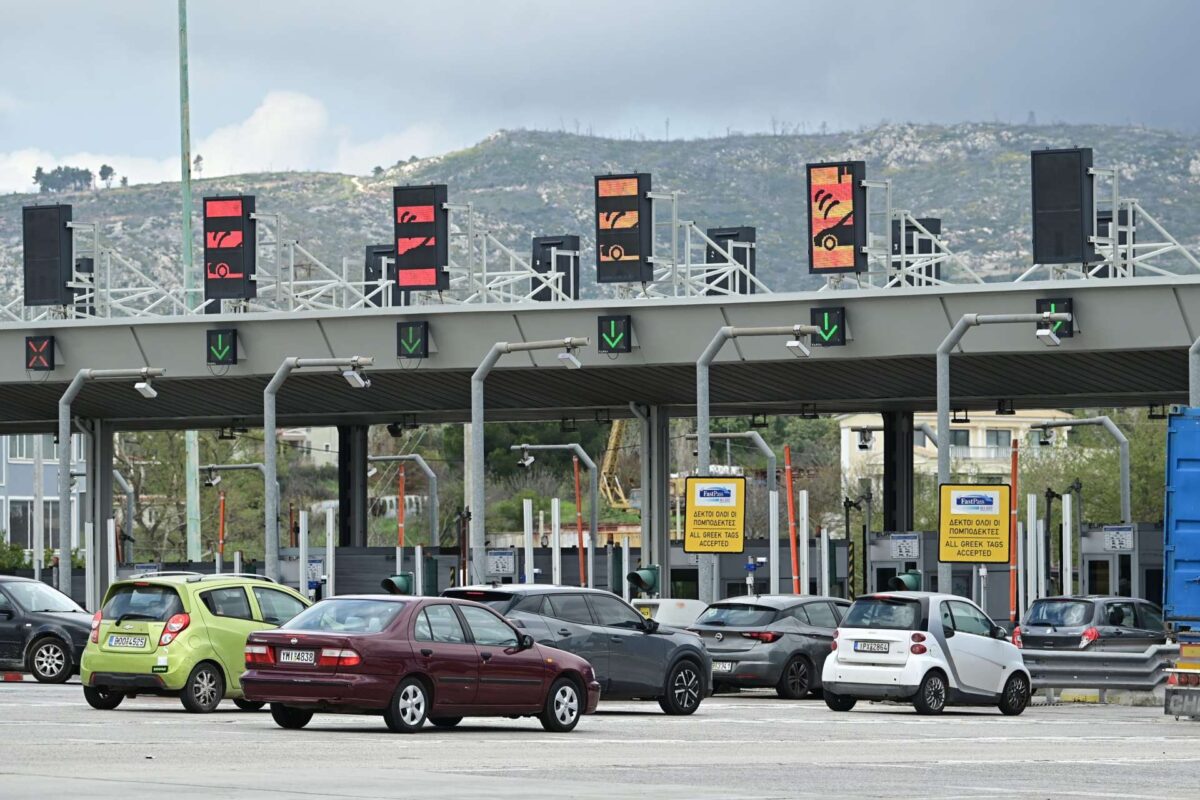 Μεγάλη έξοδος για το Πάσχα: 320.000 οχήματα έφυγαν σε δύο ημέρες – Ουρές στα διόδια και αυξημένη κίνηση σε ΚΤΕΛ και λιμάνια