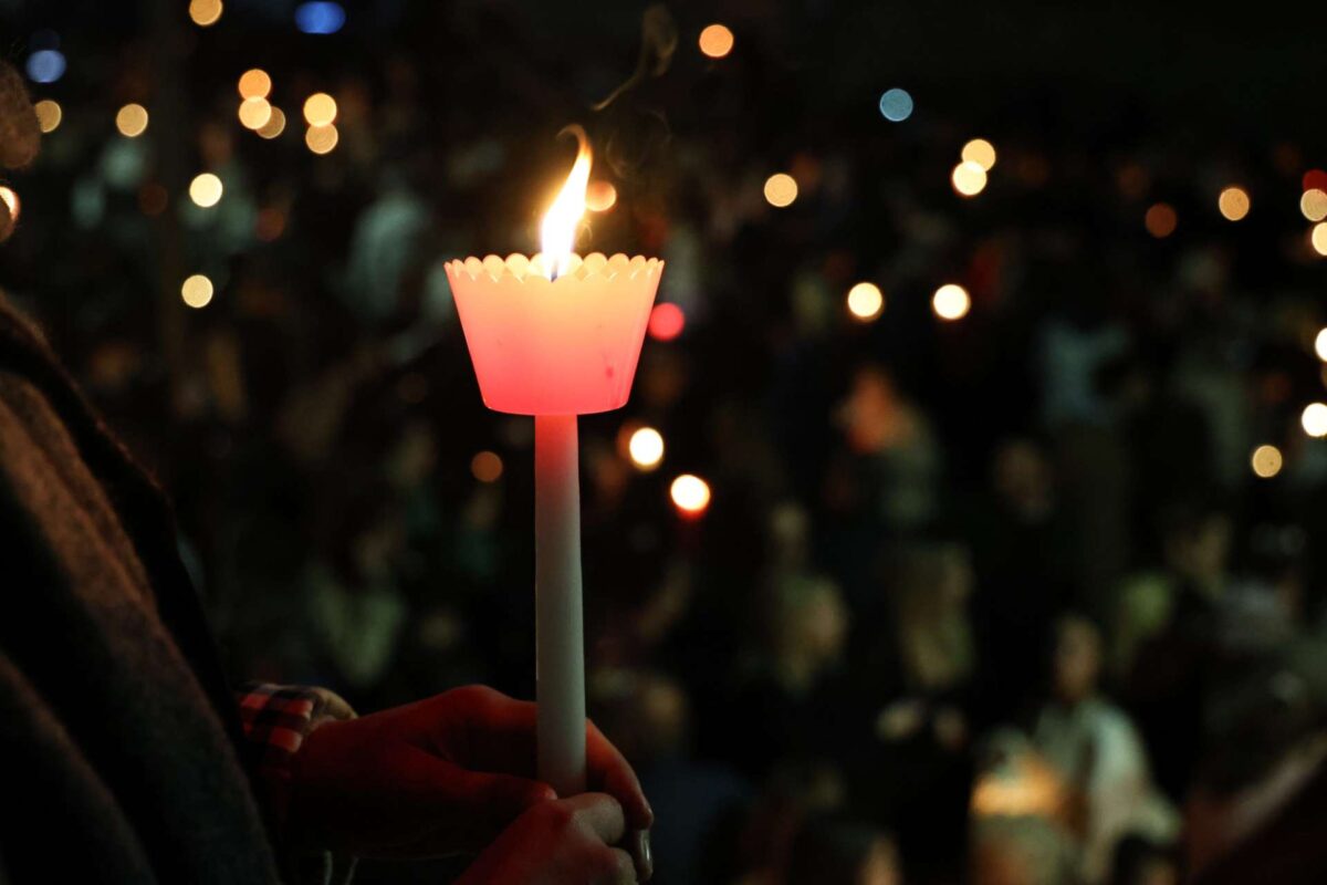 Με κατάνυξη το «Χριστός Ανέστη» σε κάθε γωνιά της χώρας
