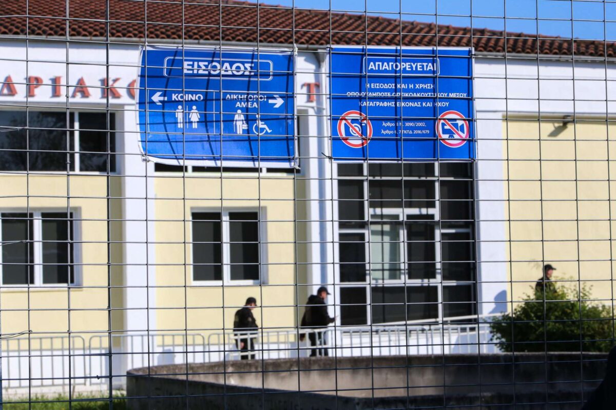 Συνεχίζεται η δίκη για τα Τέμπη – Αντιδράσεις συγγενών και συνηγόρων για τη στάση του Δημοσίου