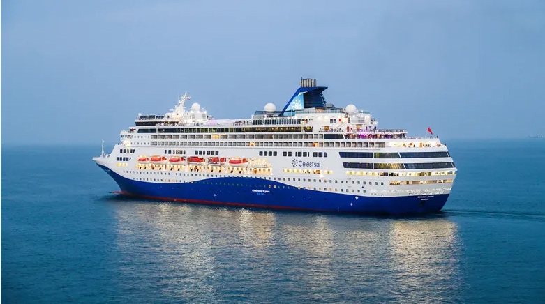 Κρουαζιερόπλοια φεύγουν από Περσικό Κόλπο . Διέσχισαν το Ορμούζ στο σύντομο άνοιγμα, λένε εταιρείες