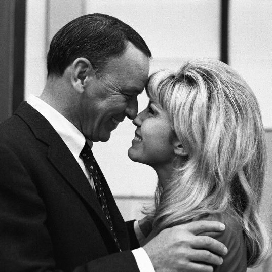 H Nancy Sinatra κατά του Donald Trump για τη χρήση του «My Way»