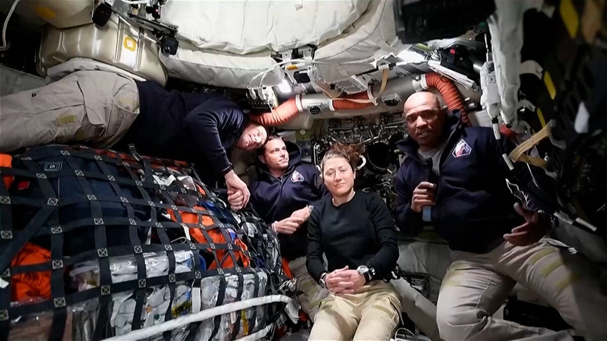 Artemis II: Σε απόσταση ρεκόρ από τη Γη. Το πλήρωμα μπαίνει στη σφαίρα της Σελήνης