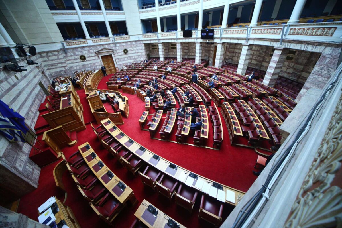 Live η συζήτηση στη Βουλή για το Κράτος Δικαίου