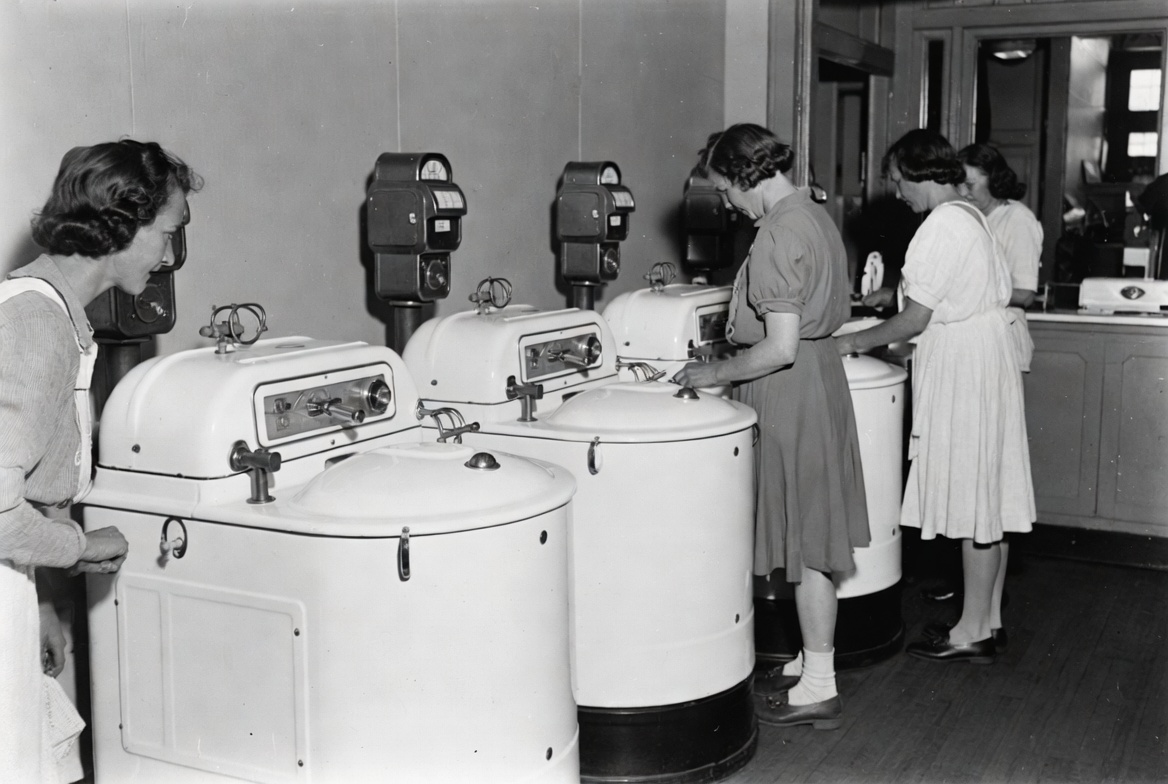 Το άνοιγμα του πρώτου washateria και η οικονομία του διαμοιρασμού