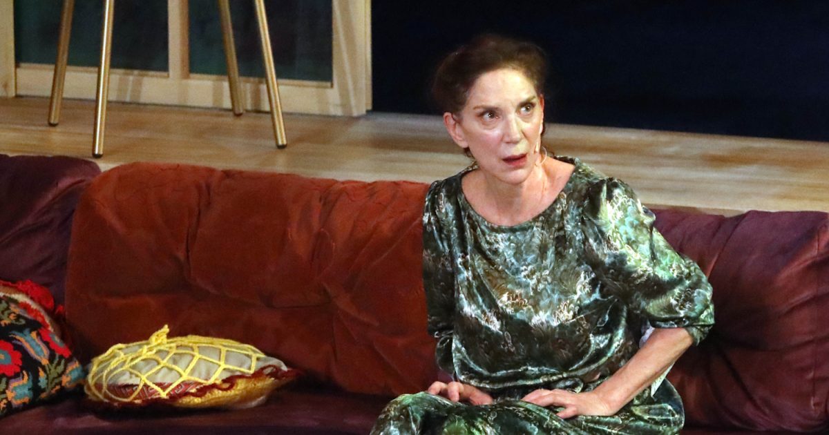 Αμαλία Μουτούση: «Ζούμε σε έναν κόσμο που κυριαρχείται από τον φόβο, την καχυποψία, την ανασφάλεια, την κακία και τη λάσπη που ρίχνει ο ένας στον άλλον»