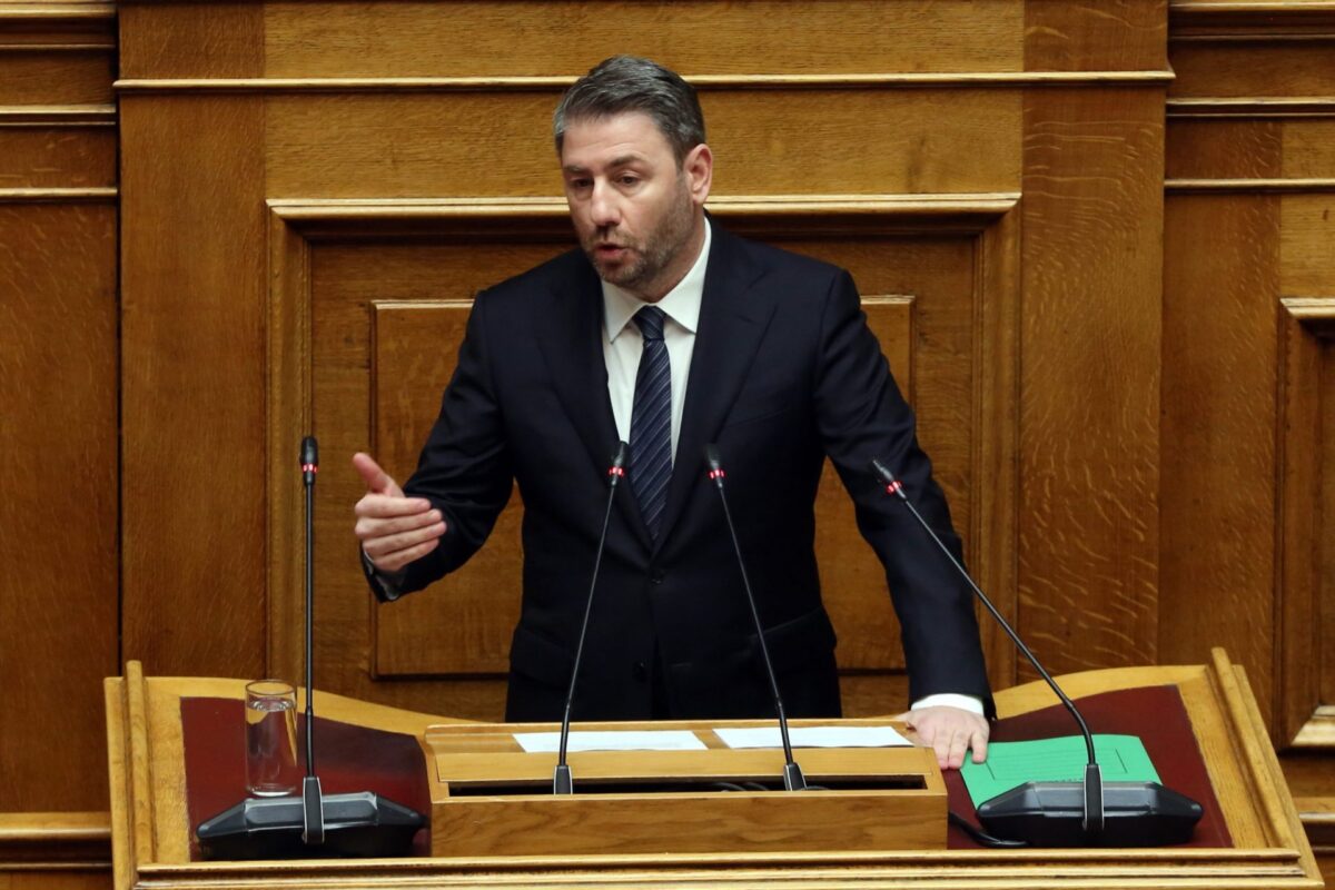 Επίθεση Ανδρουλάκη κατά πάντων στη Βουλή: «Κάνετε τις κότες» -Παπασταύρου: «Χάσατε τον πολιτικό προσανατολισμό σας»