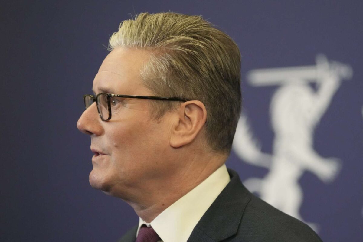 Σύνοδος Στάρμερ – Μακρόν στο Παρίσι για την αποκατάσταση της ασφάλειας στα Στενά του Ορμούζ