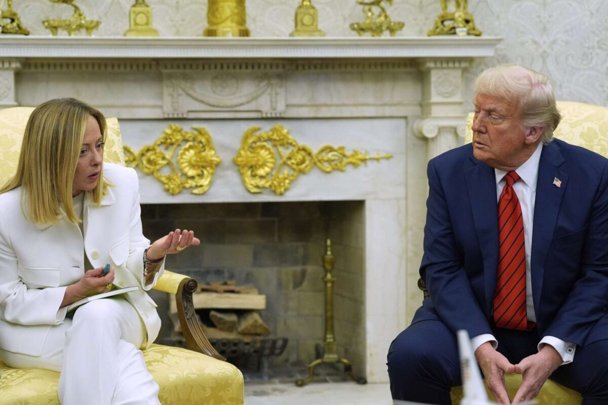 Μελόνι: Απαράδεκτες οι δηλώσεις Τραμπ για τον Πάπα Λέοντα