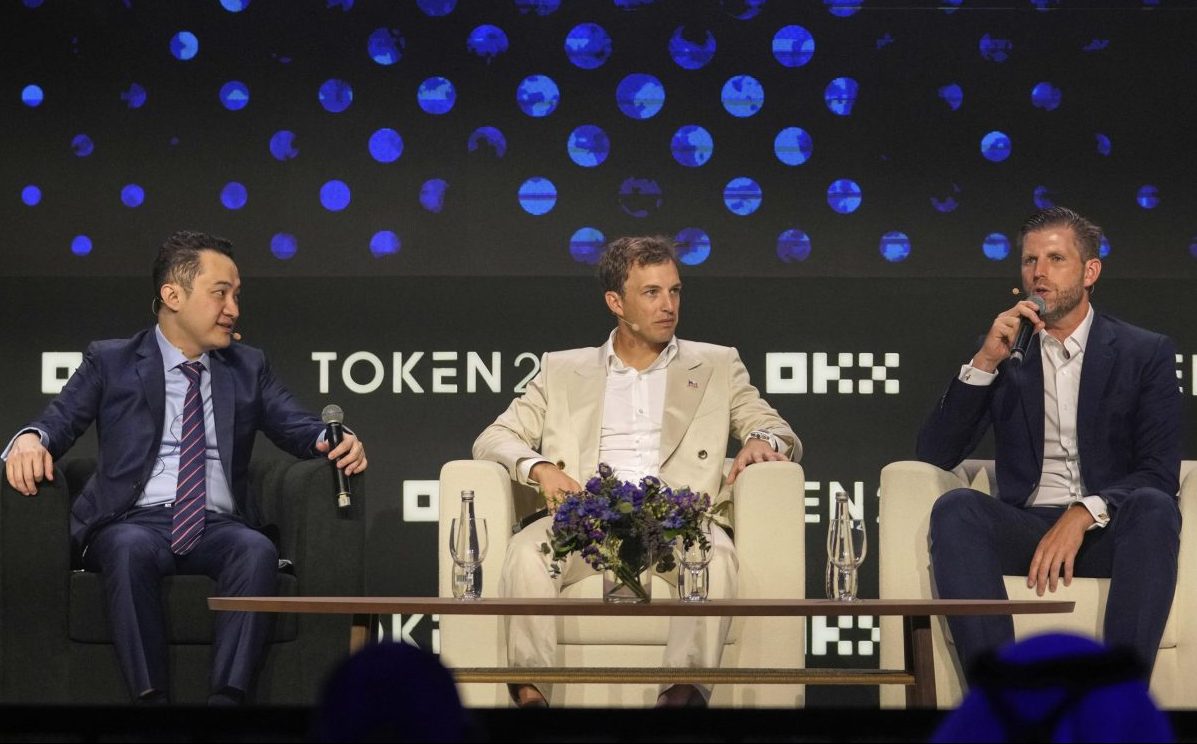 Δισεκατομμυριούχος επενδυτής μηνύει την εταιρεία crypto της οικογένειας Τραμπ για φερόμενο εκβιασμό