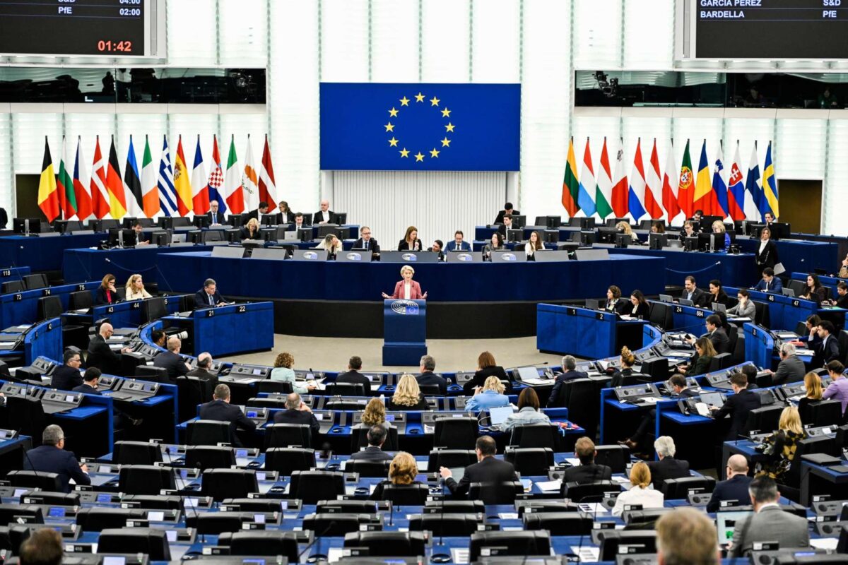 Ισχυρότερη δράση για το κράτος δικαίου ζητά η Ευρωβουλή