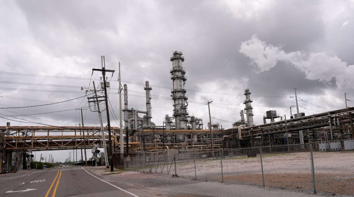 Εκτίναξη στις τιμές πετρελαίου: Το αμερικανικό αργό ξεπερνά το Brent για πρώτη φορά σε μία δεκαετία