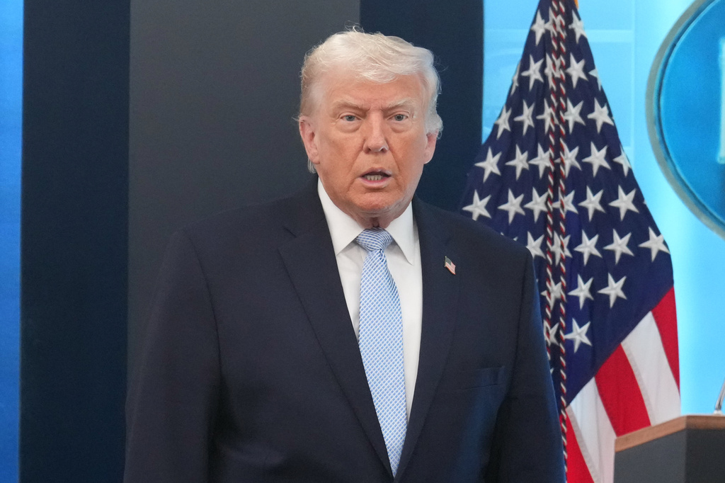 WSJ: Το ενδεχόμενο περιορισμένων επιθέσεων εναντίον του Ιράν εξετάζει ο Τραμπ, μετά την αποτυχία των διαπραγματεύσεων