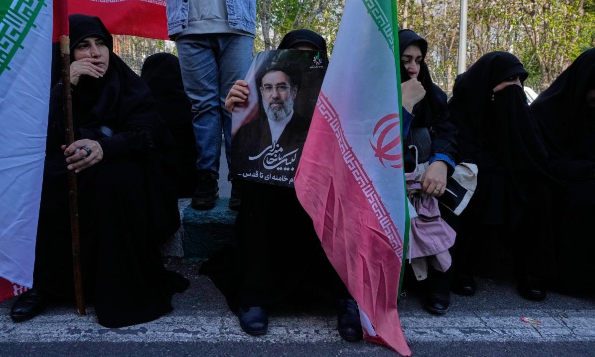 Ιράν: Ανθρώπινες αλυσίδες για την προστασία υποδομών καθώς πλησιάζει το τελεσίγραφο Τραμπ