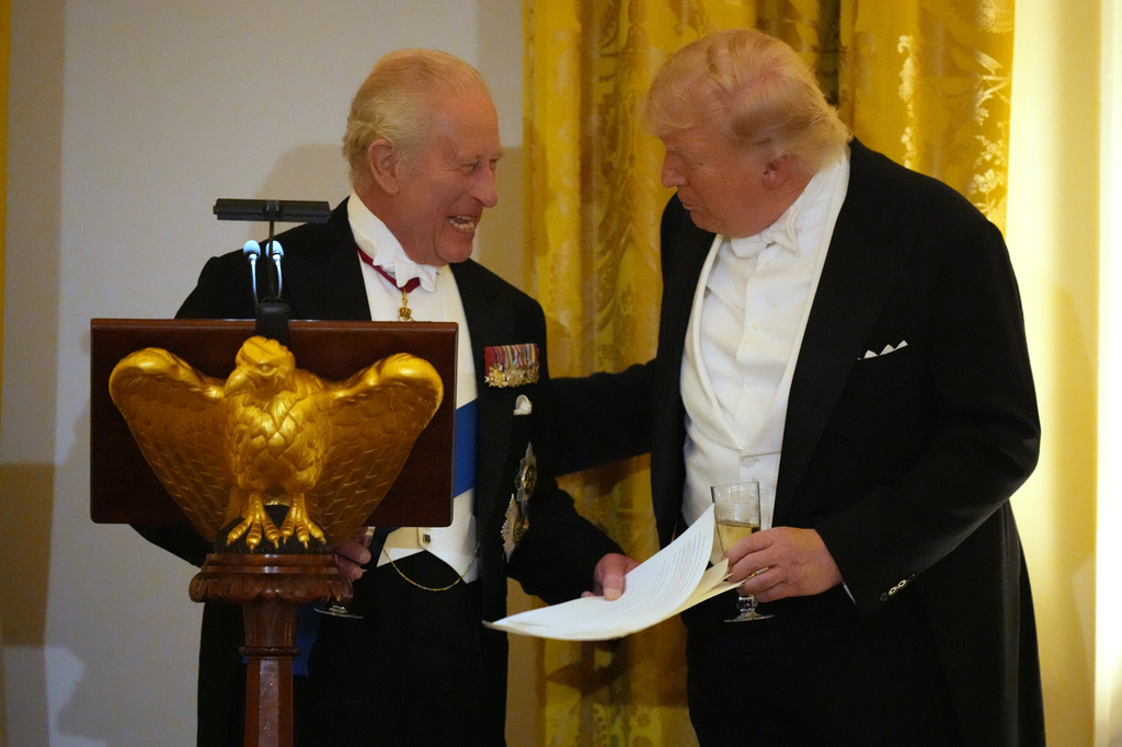 Aναφορές για το Ιράν στο επίσημο δείπνο Τραμπ με Βασιλιά Κάρολο στο Λευκό Οίκο