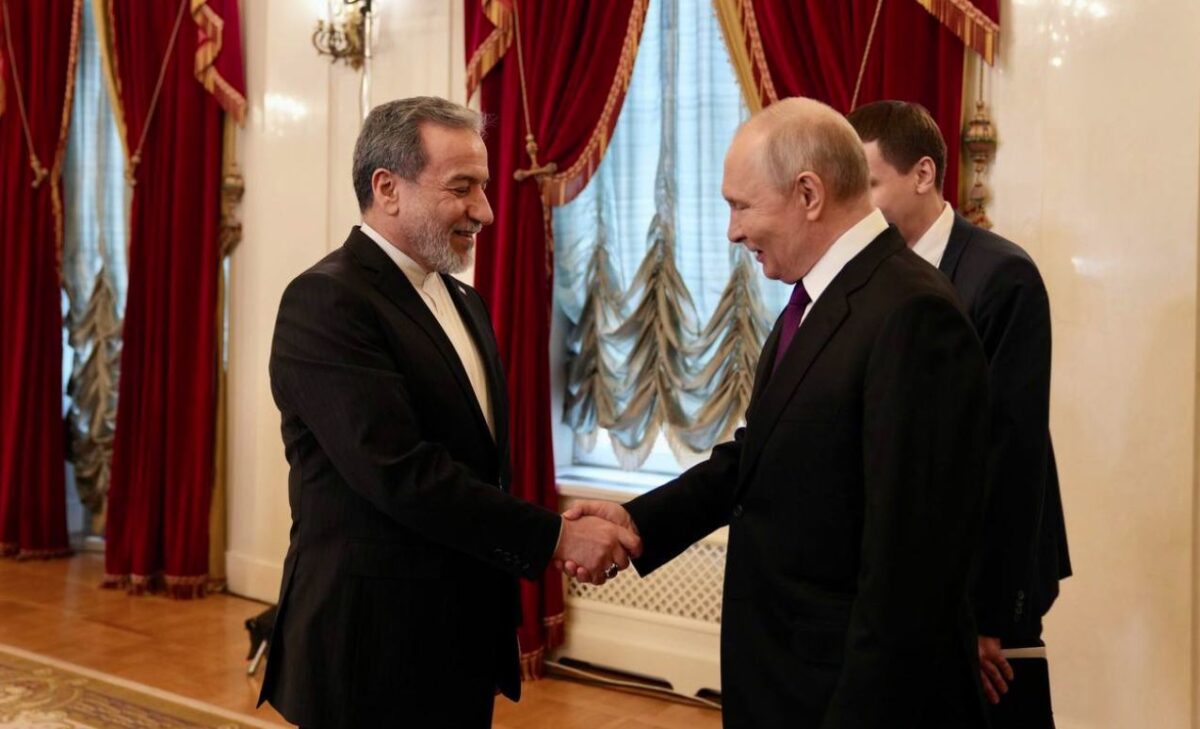 Αραγτσί: Η Τεχεράνη χαιρετίζει τη στήριξη της Ρωσίας στη διπλωματική προσπάθεια αποκλιμάκωσης