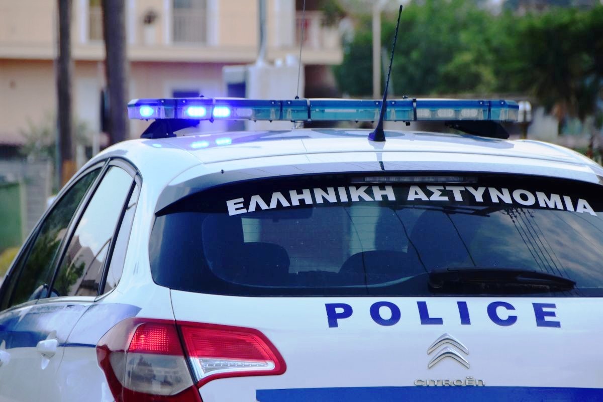 Συνελήφθη 36χρονη που αποπειράθηκε να περάσει ναρκωτικά στον ισοβίτη φίλο της, κρύβοντάς τα στα γεννητικά της όργανα