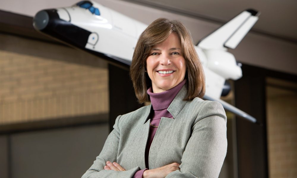 Αστροναύτης της NASA έρχεται στην Αλεξανδρούπολη- Η Bonnie J. Dunbar θα «ταξιδέψει» το κοινό στο διάστημα