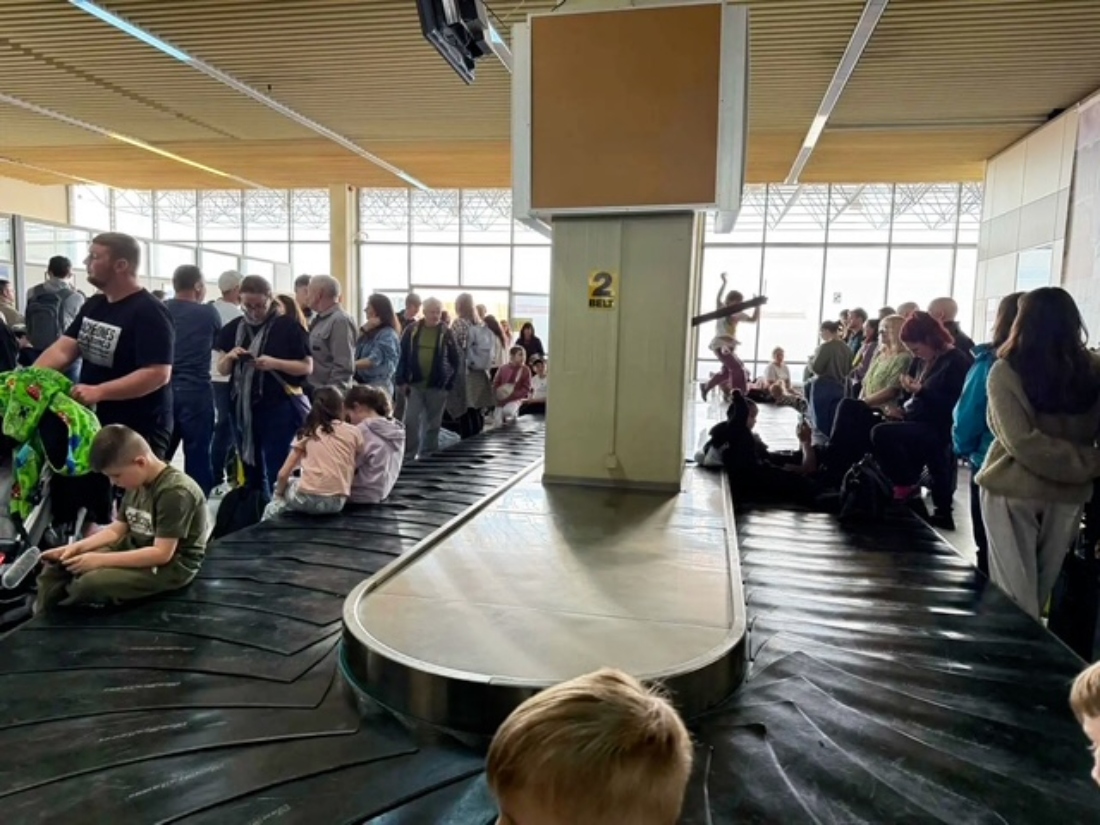 Καλαμάτα: Μεγάλη ταλαιπωρία για επιβάτες πτήσεων από Ηνωμένο Βασίλειο – «Μπλόκο» στους ελέγχους