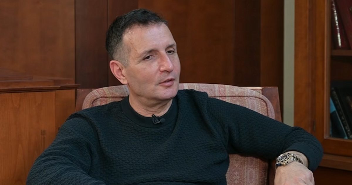 Δημήτρης Μπάσης: «Μπορώ να ορίσω κάπως αλλιώς τη δουλειά μου και να βάλω τα όρια μου όπως θέλω εγώ»