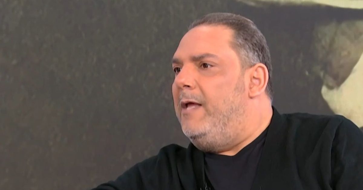 Στέλιος Διονυσίου για τη δίδυμη κύηση της συζύγου του: «Στην αρχή μου λέει ο γιατρός “Στέλιο, μιλάμε για τρία”, το ψάξαμε, υπήρχε κληρονομικότητα από το σόι της Αγνής»