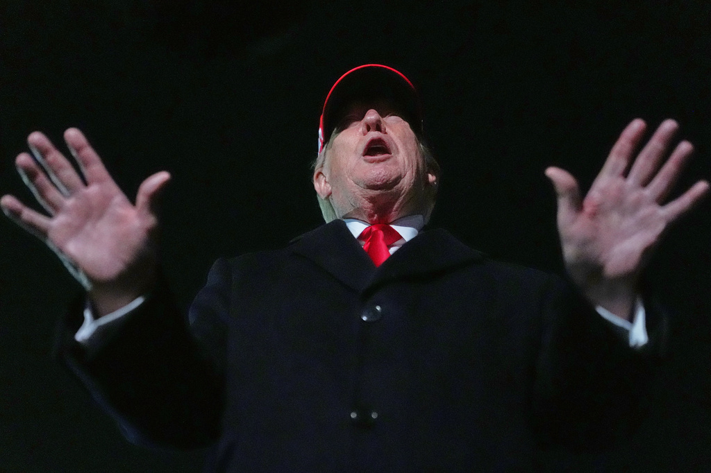 Σφοδρή επίθεση Τραμπ στον πάπα Λέοντα: Είναι αδύναμος και απαράδεκτος – Πρέπει να σοβαρευτεί