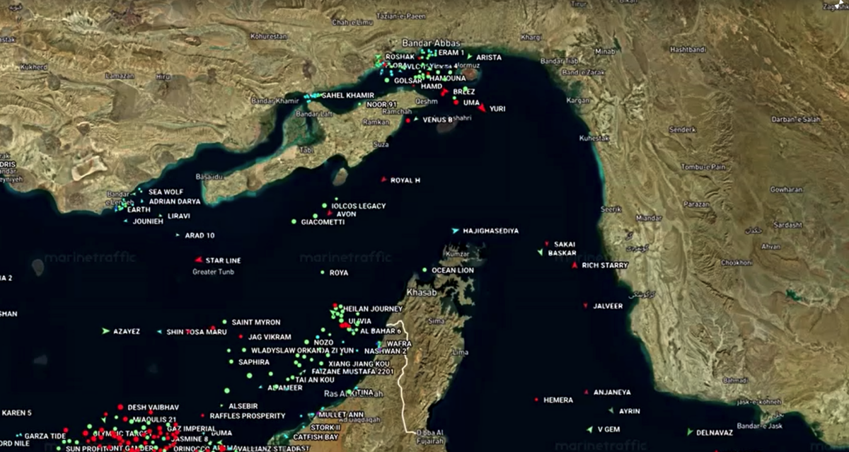 Πέρασαν τα πρώτα πλοία από τα Στενά του Ορμούζ, αλλά οι αγορές παραμένουν σε επιφυλακή