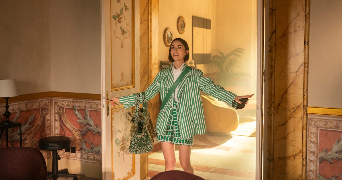 Emily in Paris: Η Emily επιστρέφει για έκτη σεζόν και ετοιμάζει βαλίτσες για Ελλάδα και Μονακό