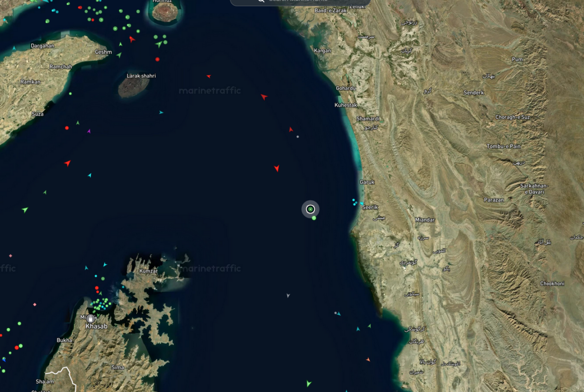 Ελληνόκτητο πλοίο χτυπήθηκε από ιρανικά πυρά στον Περσικό Κόλπο – Ασφαλή τα μέλη του πληρώματος, μόνο υλικές ζημιές