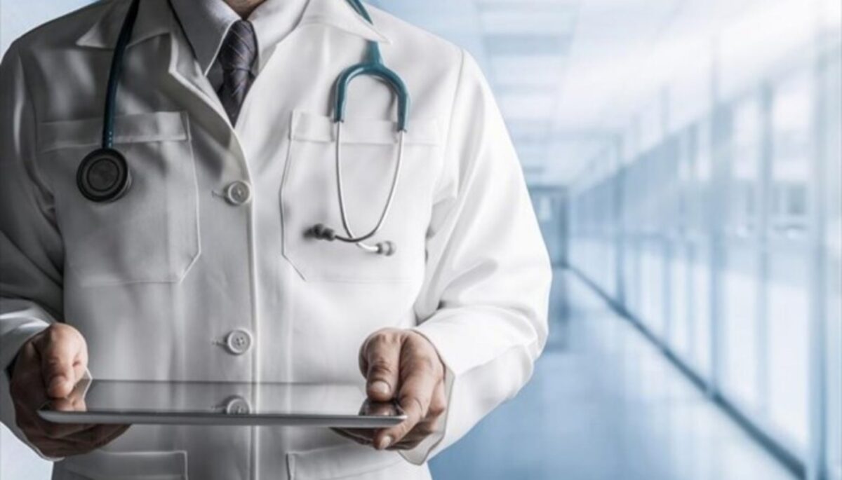 Ποινική δίωξη σε γιατρό του Βόλου για θανατηφόρα έκθεση ασθενών την περίοδο της πανδημίας