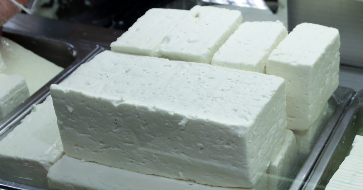 Ο Ντόναλντ Τραμπ κήρυξε πόλεμο στη φέτα: Εκστρατεία εξαγωγής «fake» τυριών από τις ΗΠΑ