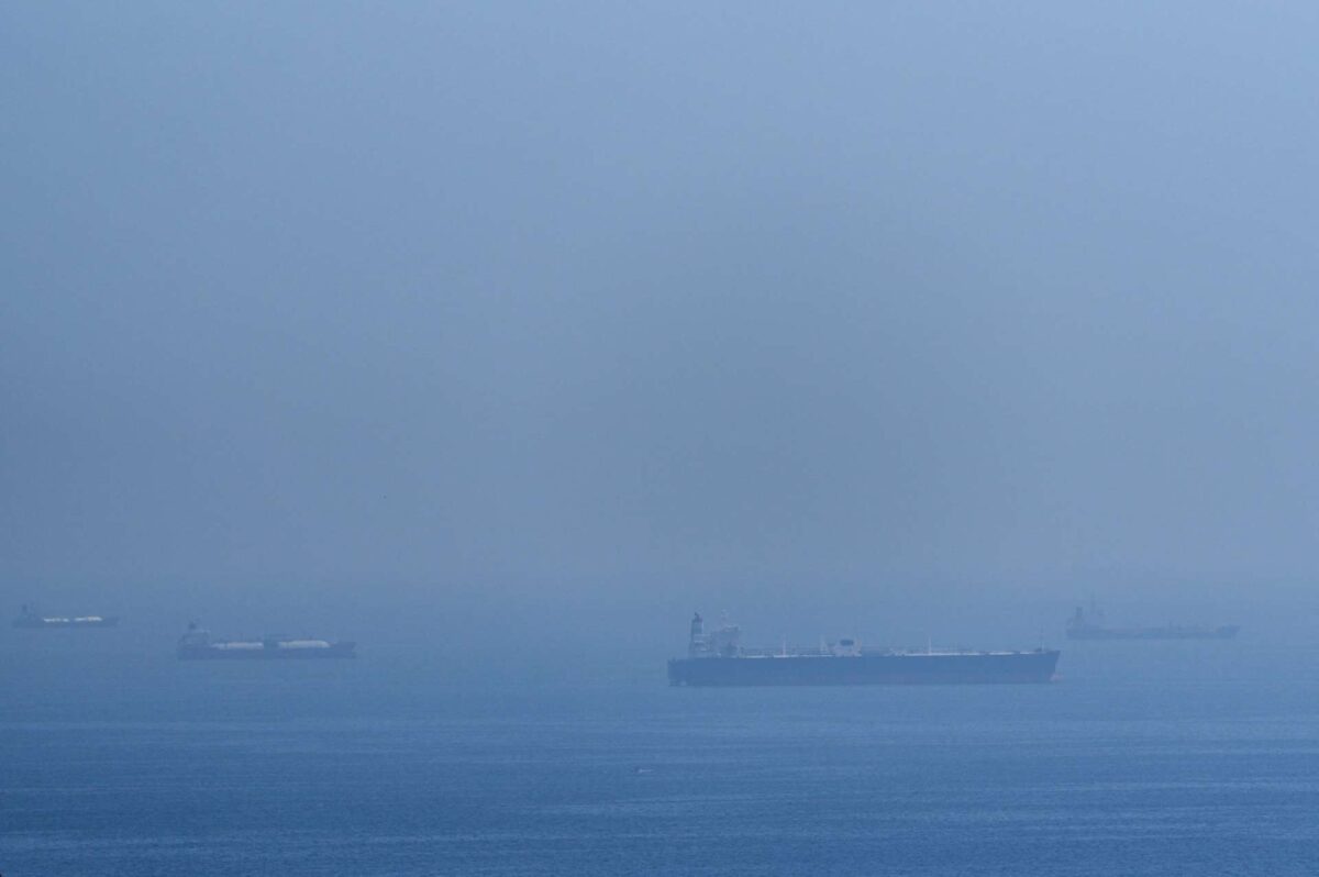 Περιορισμένη η κίνηση των πλοίων στα Στενά του Ορμούζ – Τουλάχιστον επτά πλοία πέρασαν το τελευταίο 24ωρο