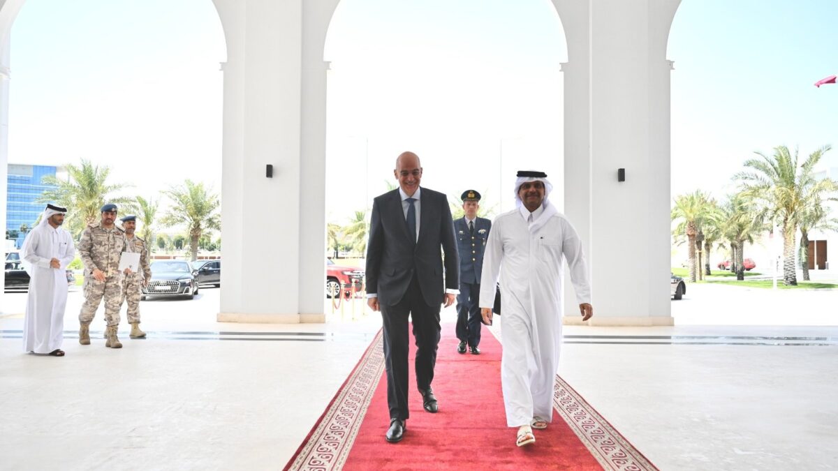 Δένδιας στην Ντόχα: Το παρασκήνιο της κορυφαίας συνάντησης