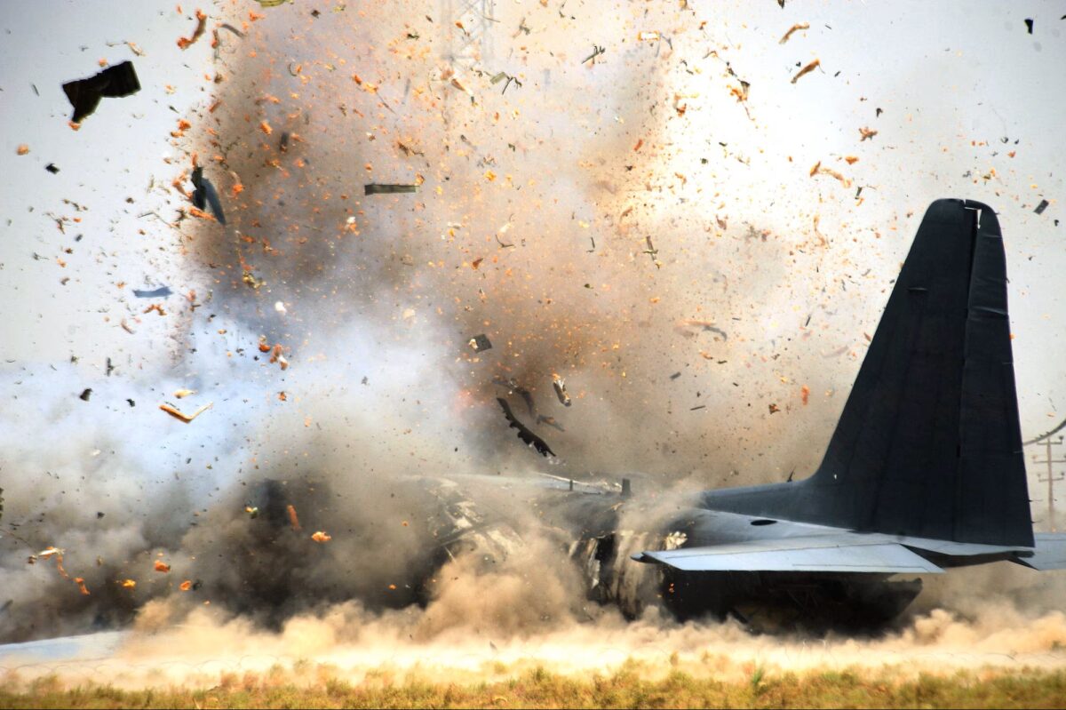 Κόλαση στο Ιράν: Οι ίδιοι οι Αμερικανοί ανατίναξαν δύο C-130 που συμμετείχαν στην διάσωση του Αμερικανού πιλότου!