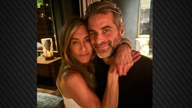 Τζένιφερ Άνιστον: Η αγκαλιά που επιβεβαίωσε τα πάντα!