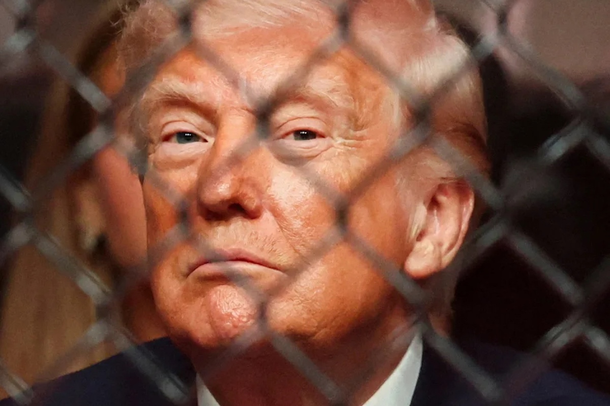 O Τραμπ παγιδευμένος στα Στενά του Ορμούζ – Ο πόλεμος με το Ιράν είναι πλέον ένα κλουβί από το οποίο δεν μπορεί να δραπευτεύσει