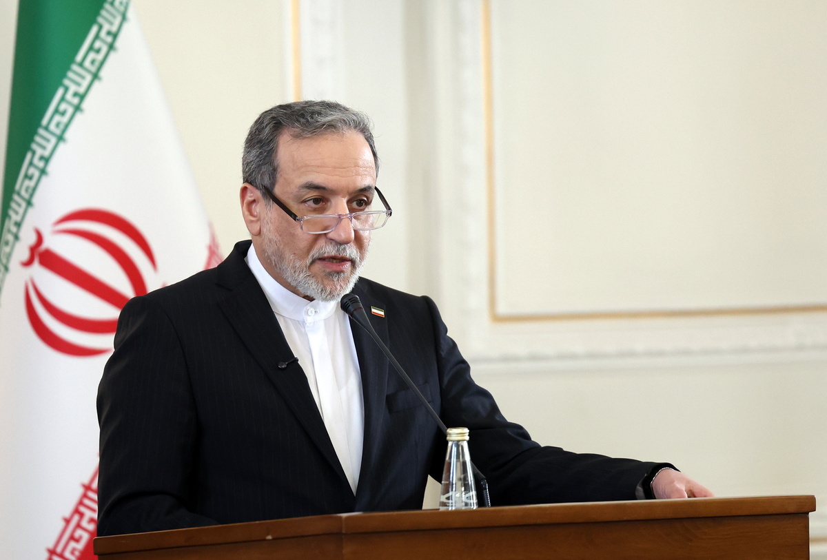 Αραγτσί: Μεγάλο εμπόδιο στη συνέχιση της διπλωματικής διαδικασίας η απειλητική ρητορική των ΗΠΑ