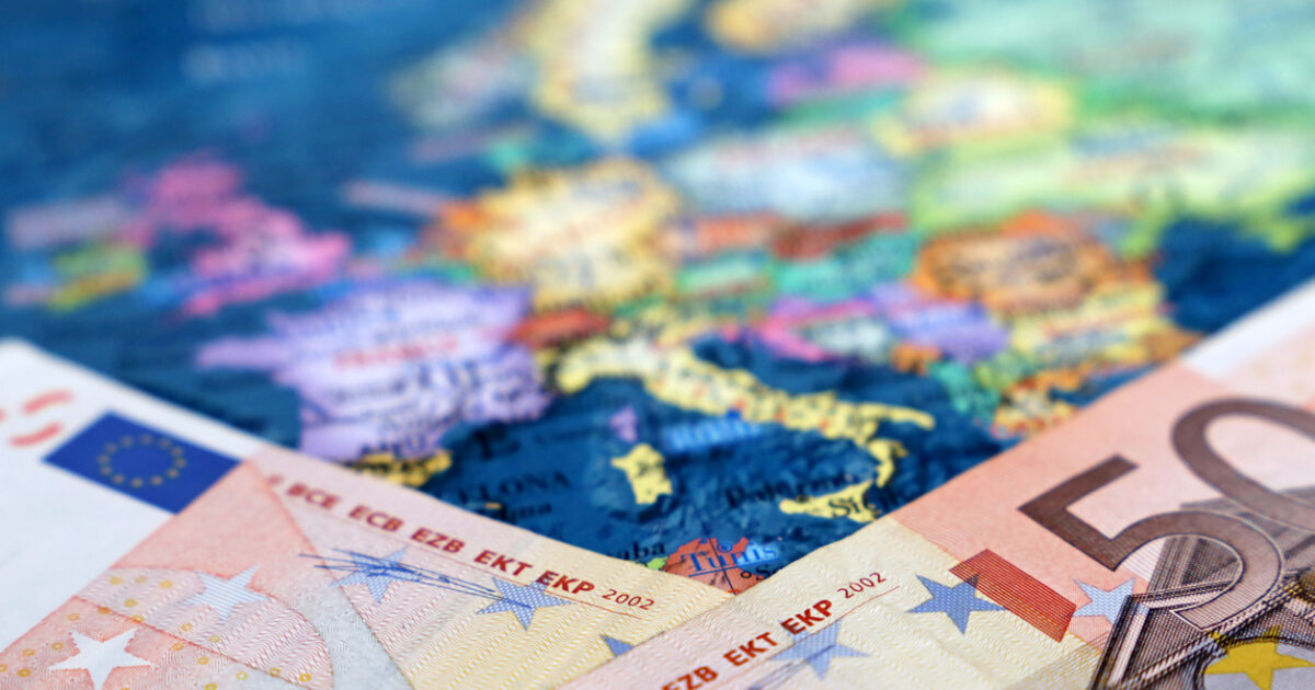 Η Ιταλία αναμένει μείωση του ελλείματος κατά 2,8% του ΑΕΠ φέτος – Σκιές για «πειραγμένη» πρόβλεψη