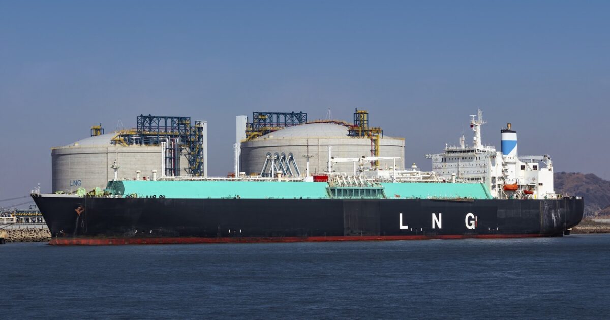 IEA: Η παραγωγή LNG θα είναι «υπό πίεση» και το 2027 λόγω των ζημιών σε υποδομές, κυρίως στο Κατάρ