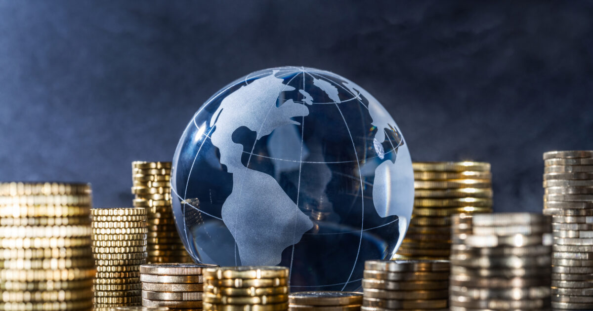 Η παγκόσμια οικονομία υπό πίεση: Ο πόλεμος στη Μέση Ανατολή εκτοξεύει πληθωρισμό και αποδόσεις κρατικών ομολόγων