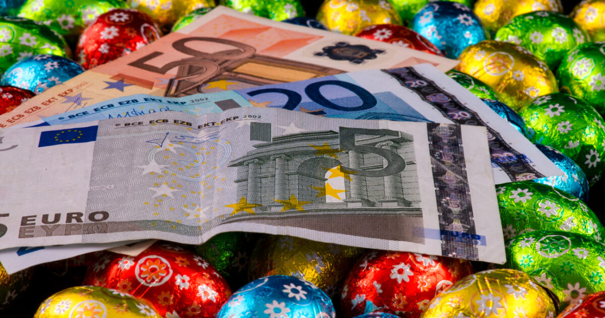 Αμοιβές για τις αργίες του Πάσχα: Πώς υπολογίζονται ημερομίσθιο και μηνιαίος μισθός